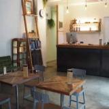 almond hostel & cafe